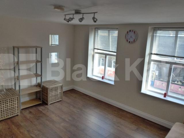 			Suitable for three shares , 2 Bedroom, 1 bath, 1 reception Flat			 Chapel Market, ANGEL